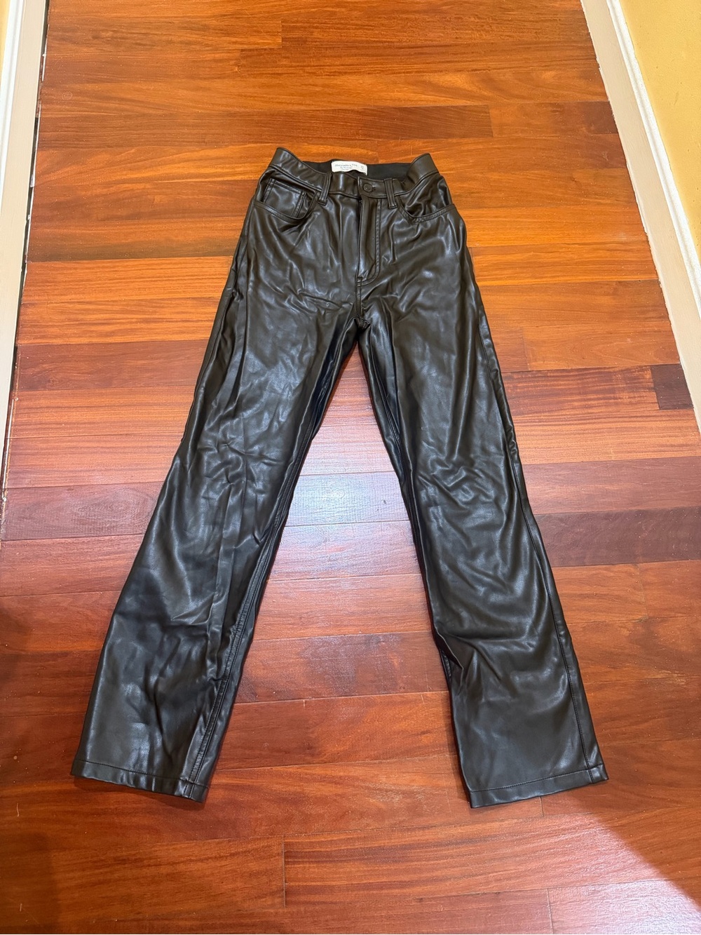 Abercrombie and Fitch Women’s Black Faux Leather Pants SHORT